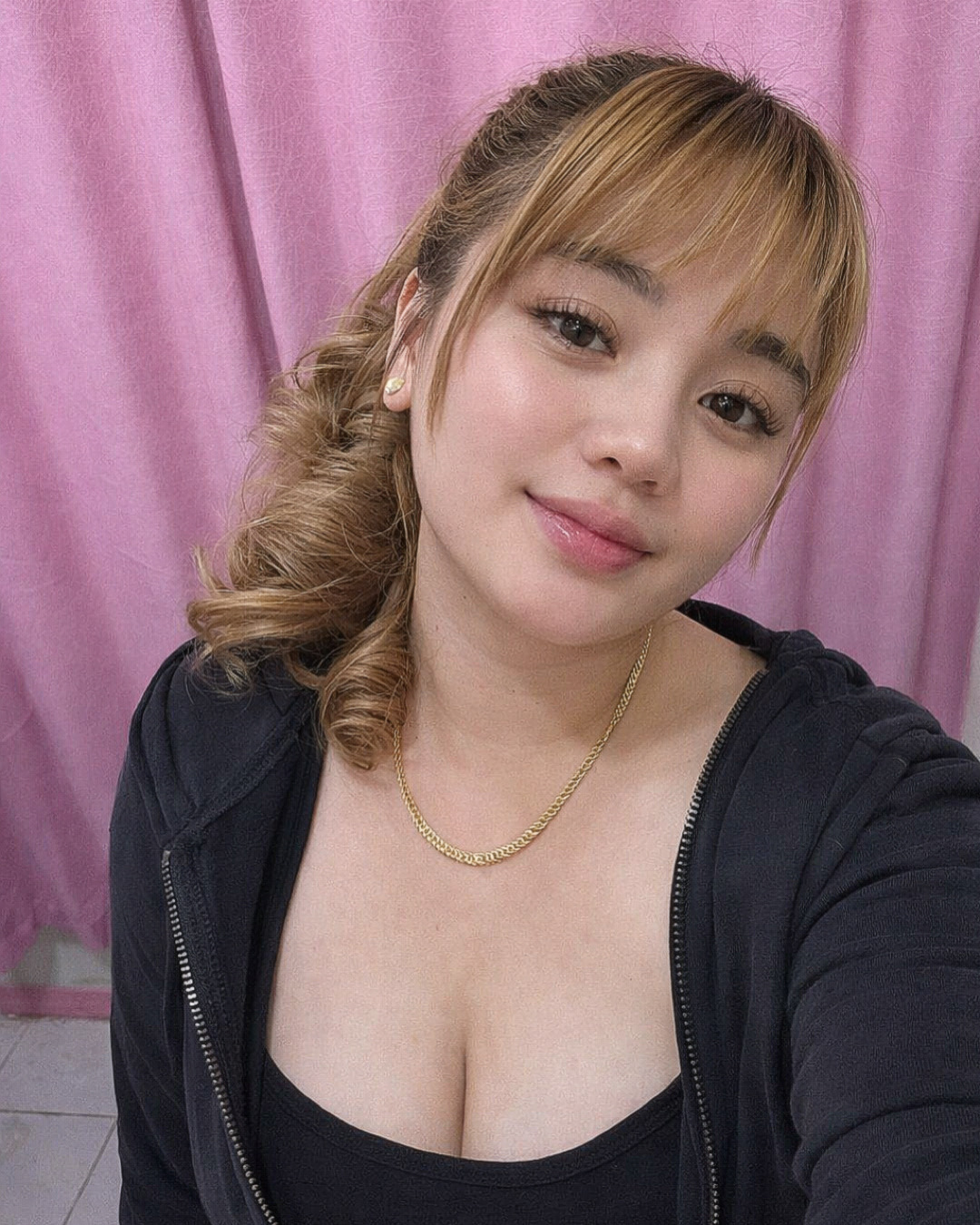 フィリピン女性会員紹介写真｜株式会社スピネル